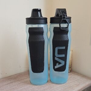 Under Armour Set Of 2 Playmaker Squueze Sports Water Bottles 32 Oz